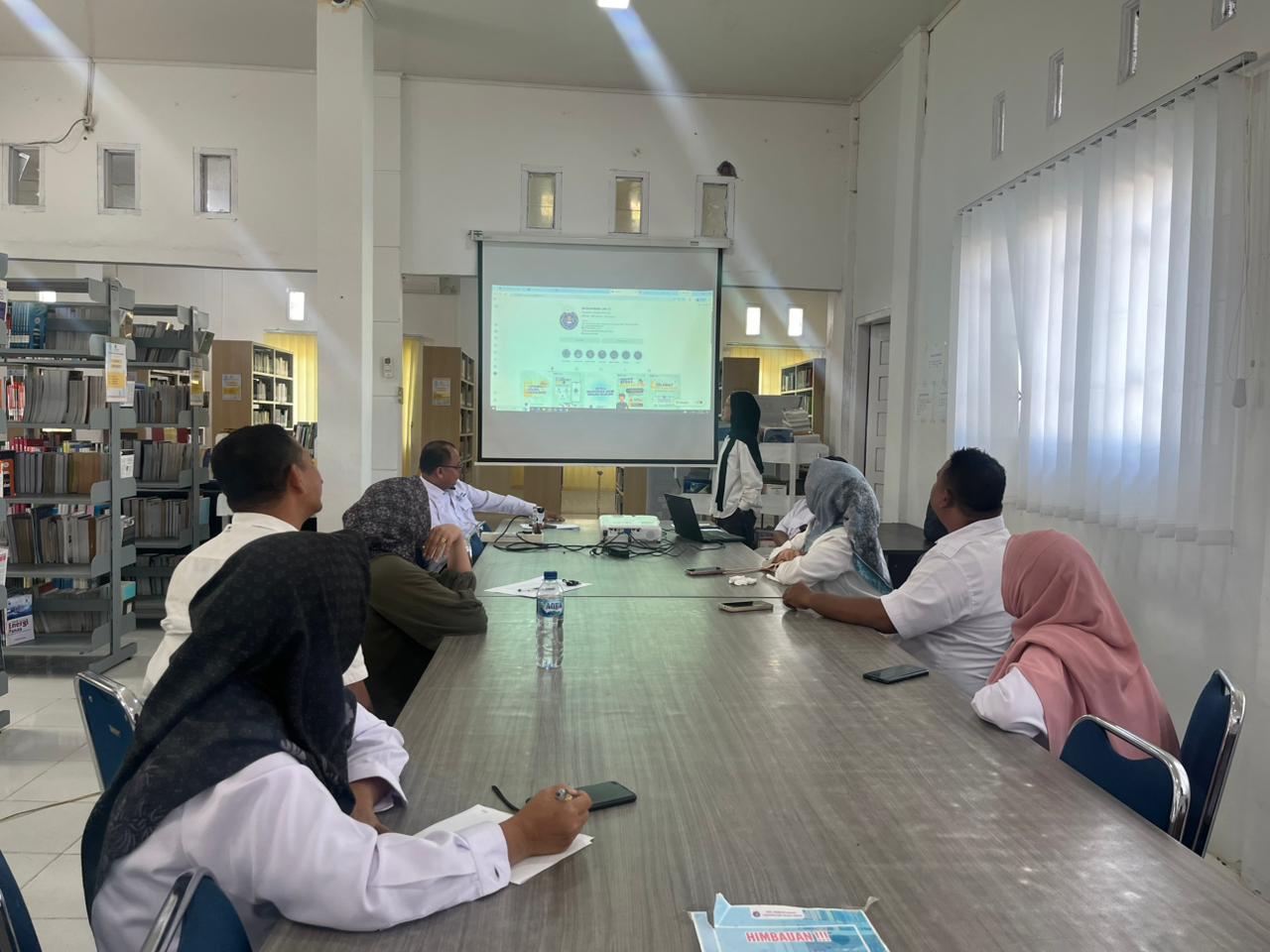 UPA Perpustakaan Universitas Teuku Umar Gelar FGD SIMPONI dan Penguatan Pengelolaan Media Sosial